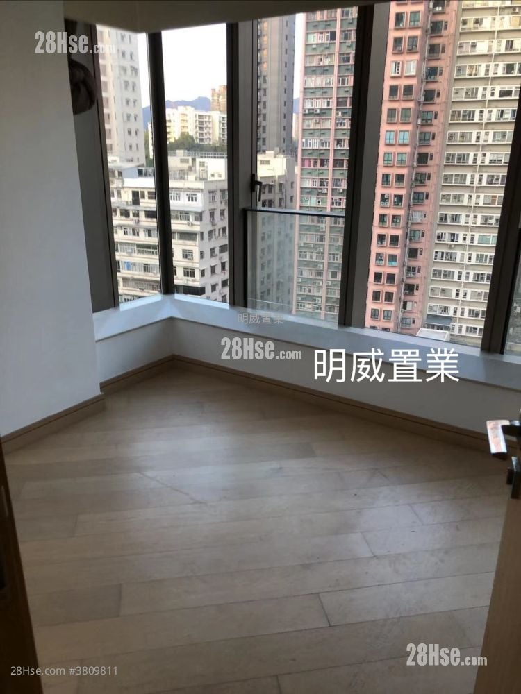 Macpherson Place Sell 2 Bedrooms , 1 Bathroom 555 ft²