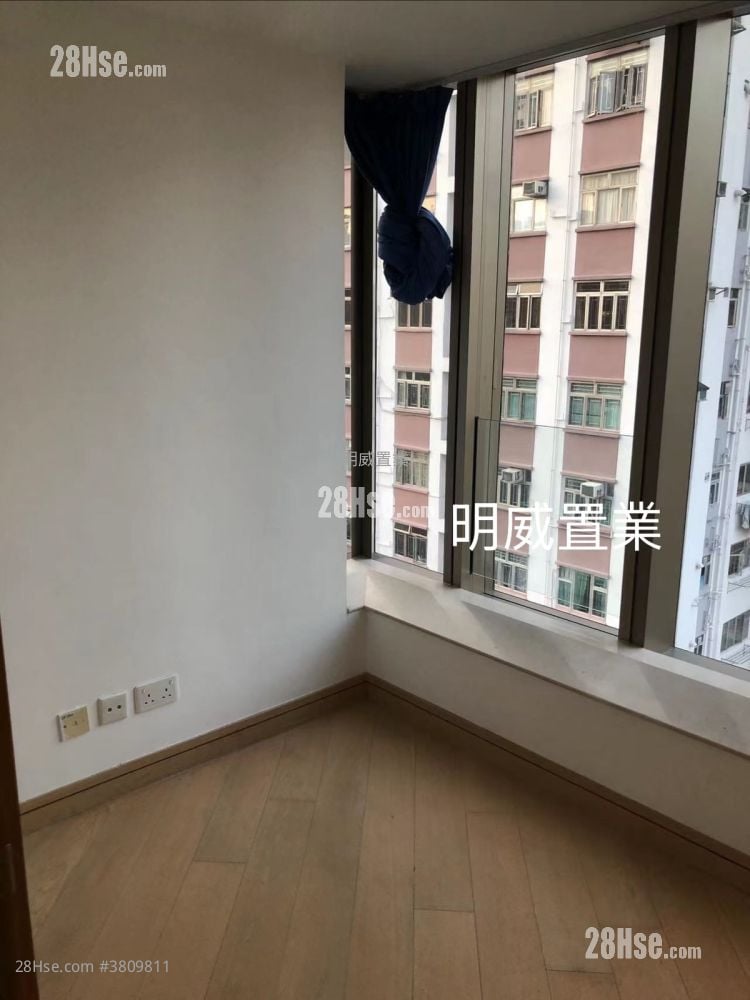 Macpherson Place Sell 2 Bedrooms , 1 Bathroom 555 ft²