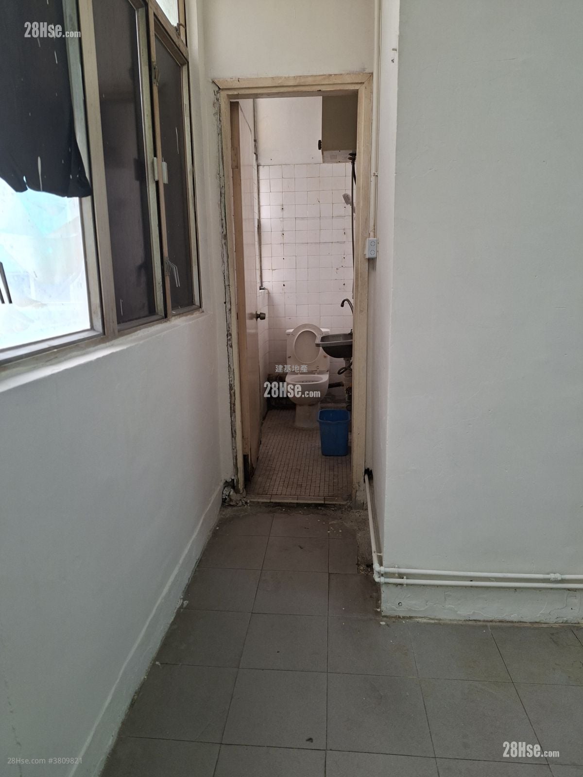 Tak Fung Industrial Centre Rental 1 Toilet 631 ft²