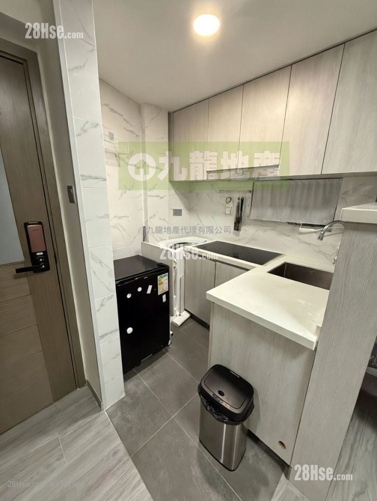 Chi Wing Court Sell 2 Bedrooms , 1 Bathroom 245 ft²