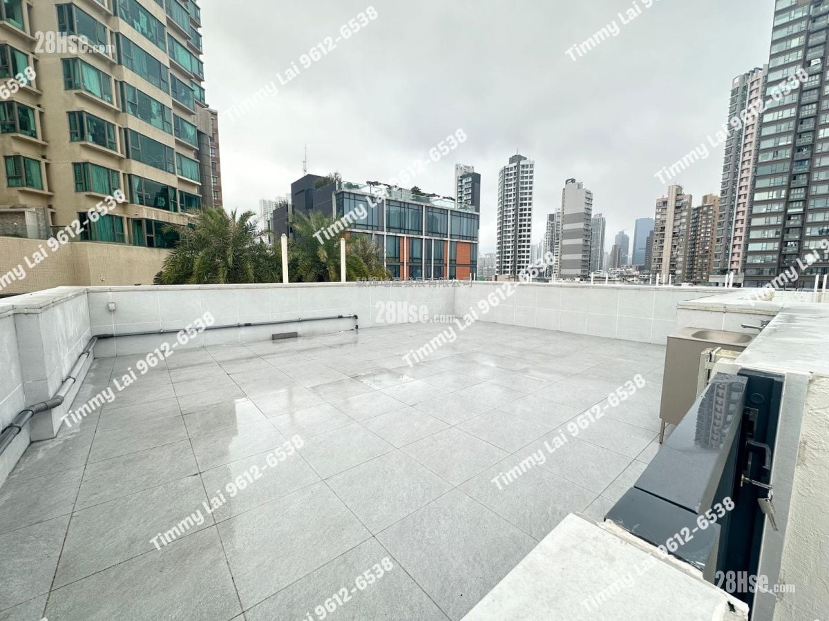 South Court Rental 3 Bedrooms , 3 Bathrooms 932 ft²