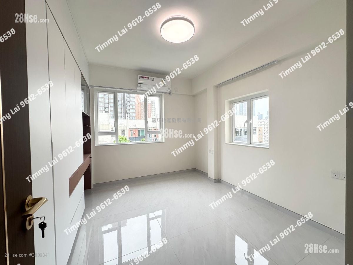 South Court Rental 3 Bedrooms , 3 Bathrooms 932 ft²