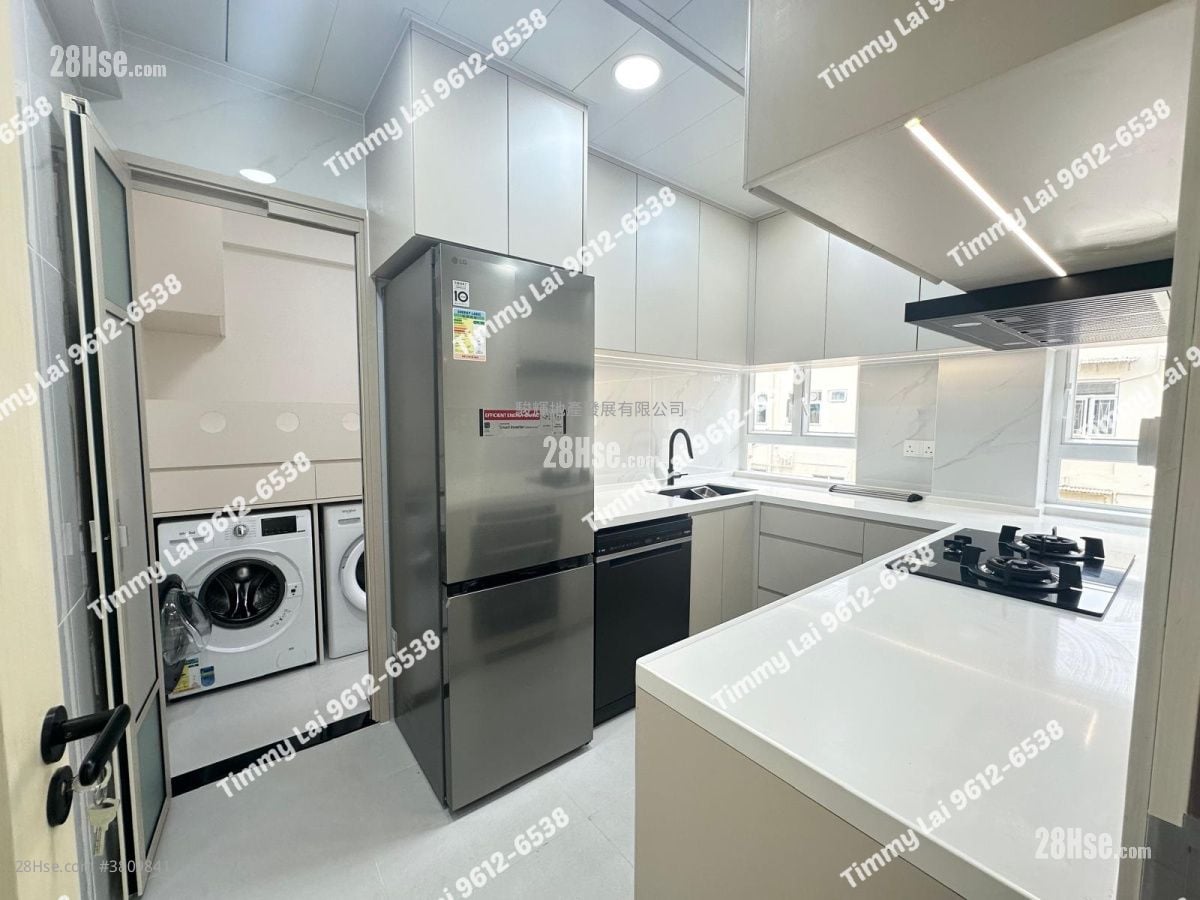 South Court Rental 3 Bedrooms , 3 Bathrooms 932 ft²