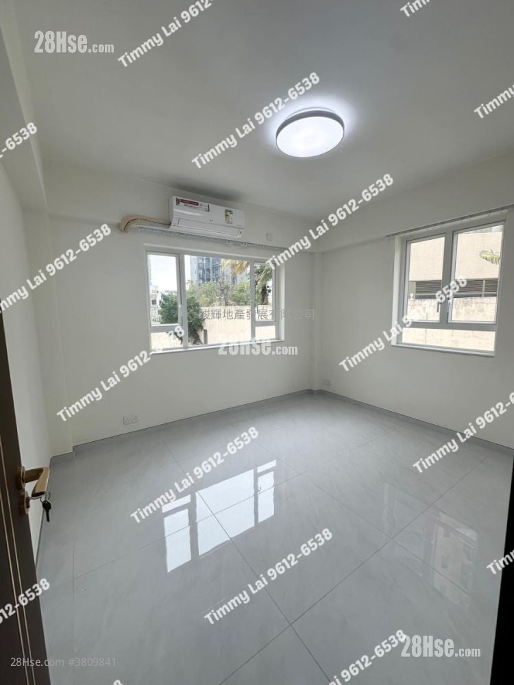 South Court Rental 3 Bedrooms , 3 Bathrooms 932 ft²