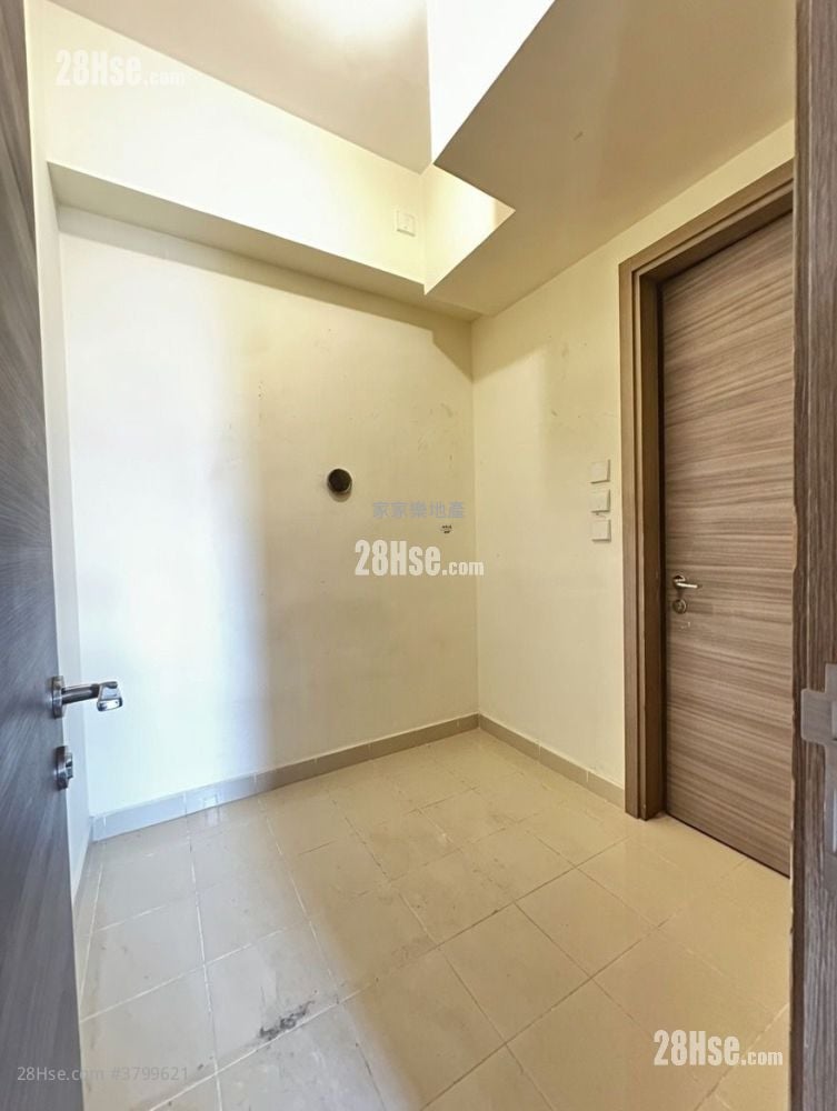 Green Code Rental 4 Bedrooms , 2 Bathrooms 753 ft²