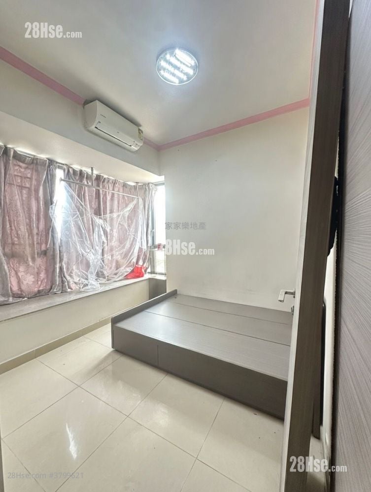 Green Code Rental 4 Bedrooms , 2 Bathrooms 753 ft²