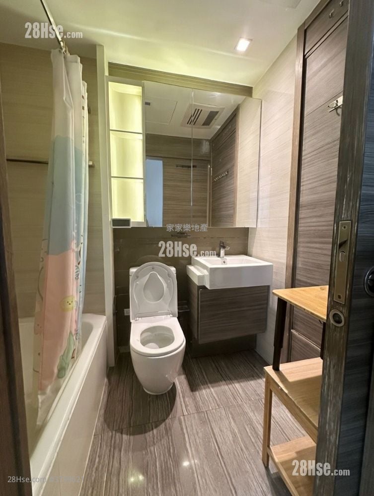 Green Code Rental 4 Bedrooms , 2 Bathrooms 753 ft²