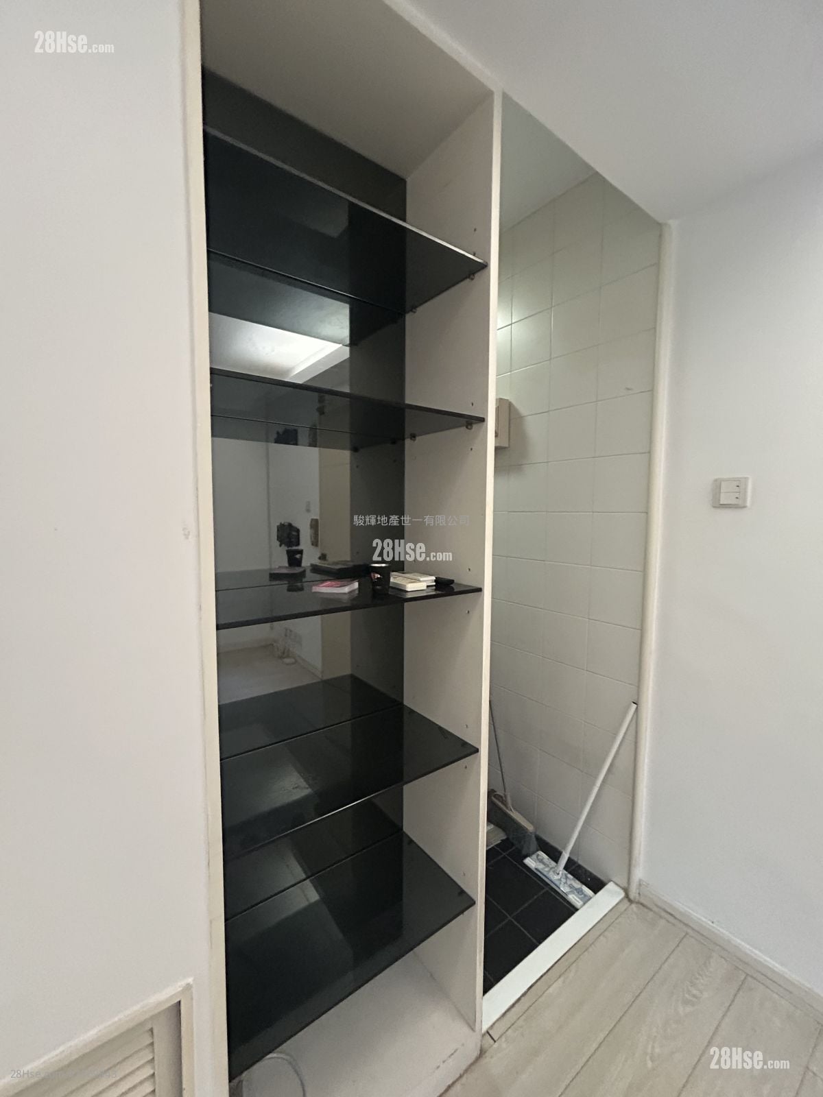 Hillwood Mansion Rental 2 Bedrooms , 1 Bathroom 420 ft²