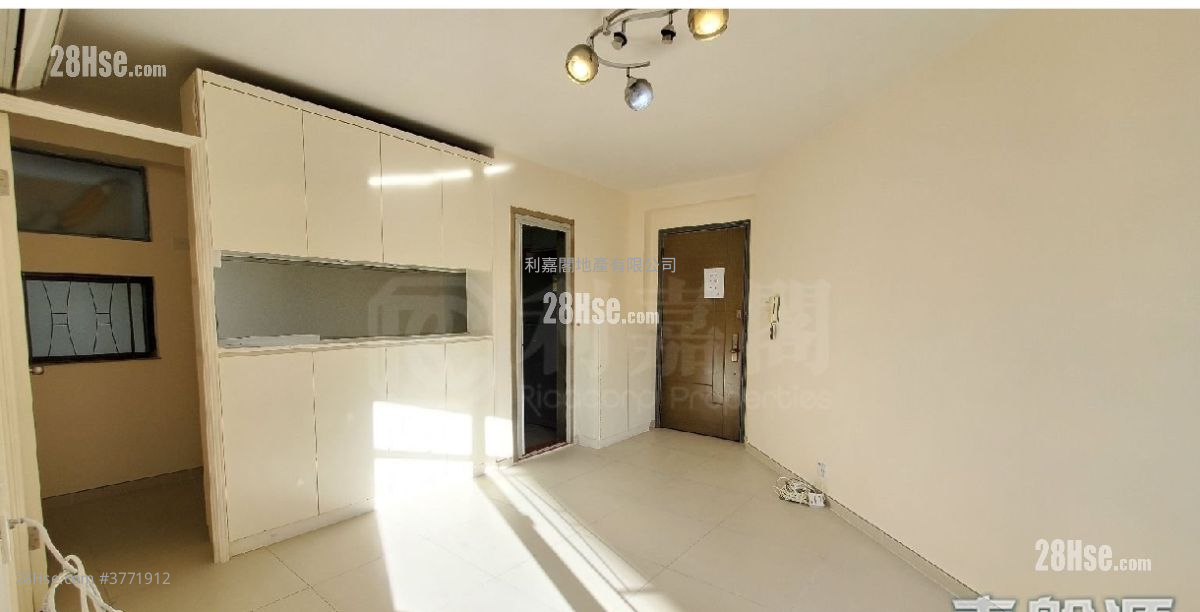 康怡花园 售盘 3 房 , 1 浴室 594 平方尺