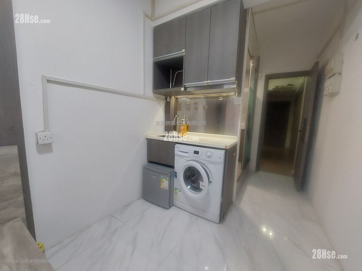 Hung Fuk Building Rental Studio , 1 Bathroom 150 ft²