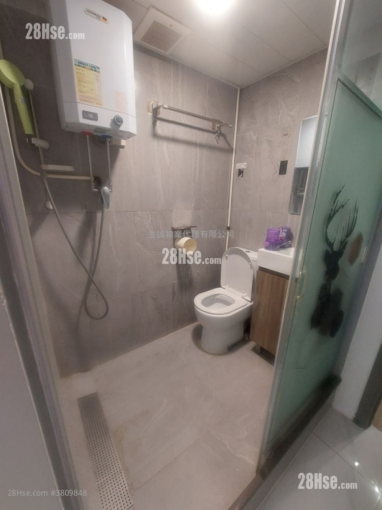 Hung Fuk Building Rental Studio , 1 Bathroom 150 ft²