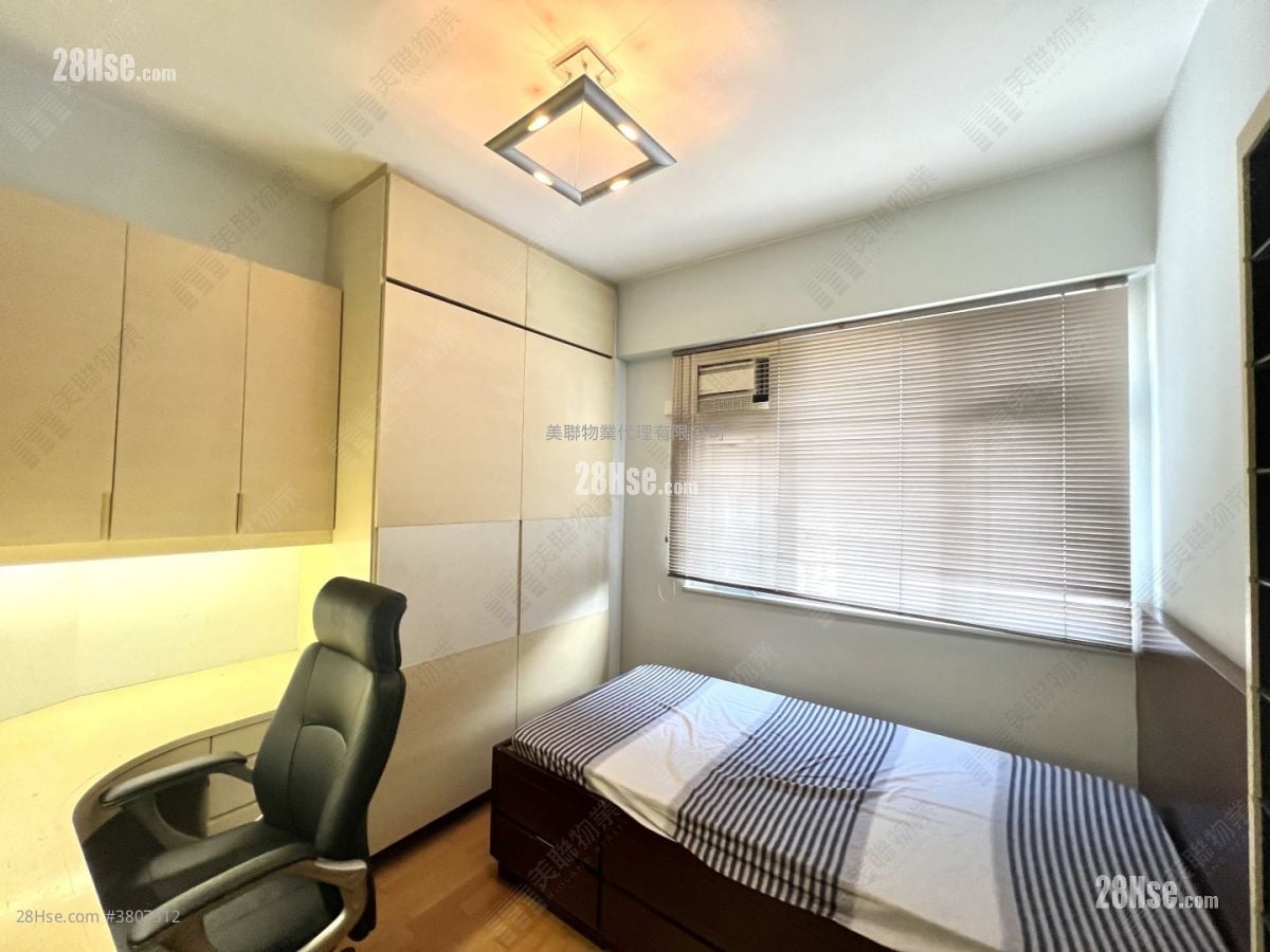 Yee On Court Sell 3 Bedrooms , 2 Bathrooms 976 ft²