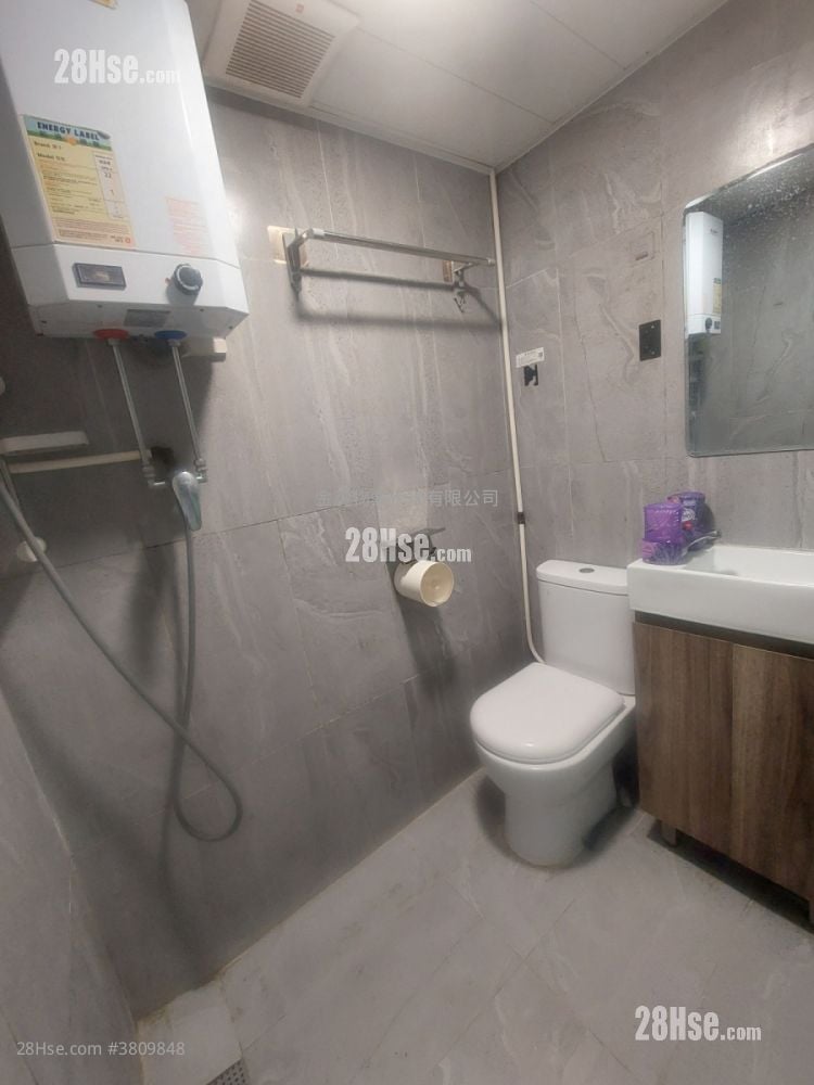 Hung Fuk Building Rental Studio , 1 Bathroom 150 ft²