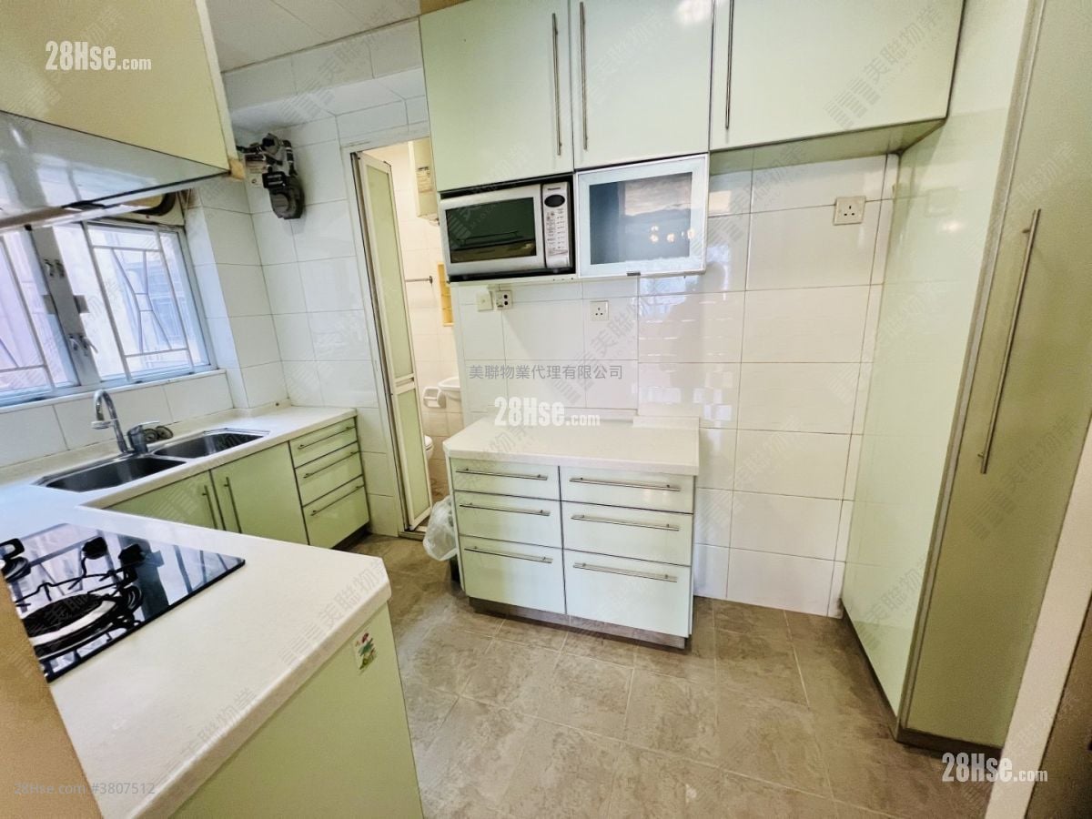 Yee On Court Sell 3 Bedrooms , 2 Bathrooms 976 ft²