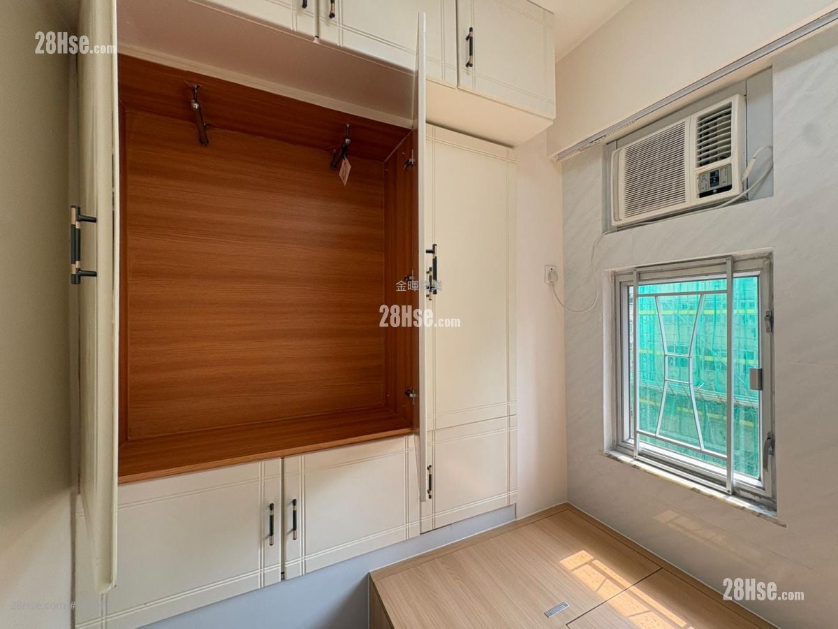 Chong Yip Centre Rental 2 Bedrooms , 1 Bathroom 305 ft²