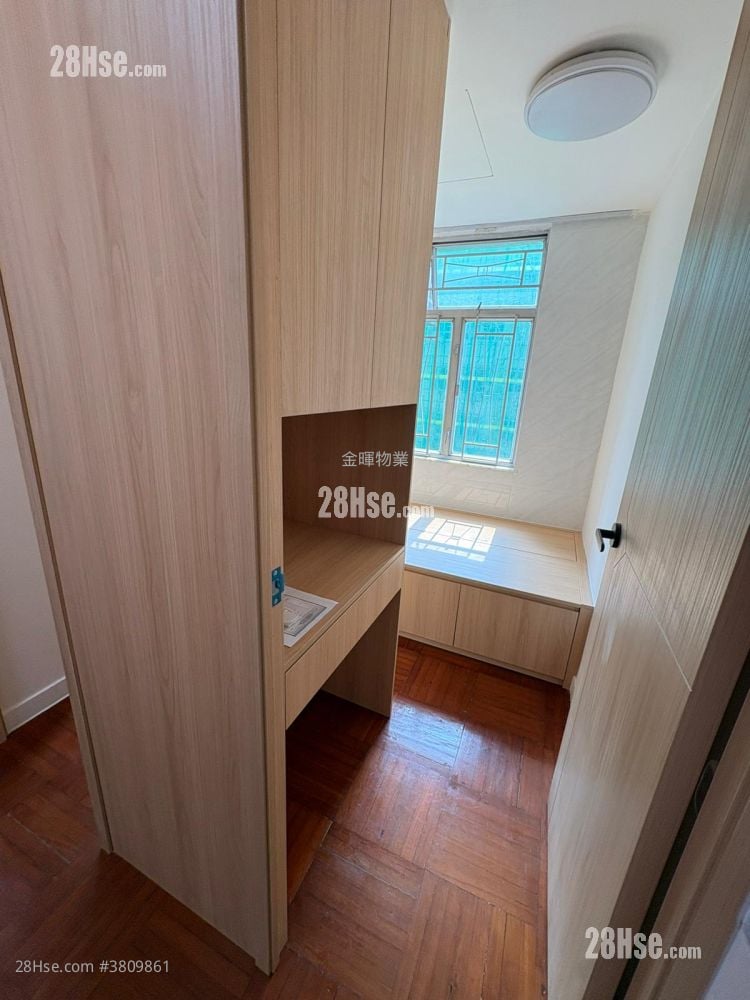 Chong Yip Centre Rental 2 Bedrooms , 1 Bathroom 305 ft²