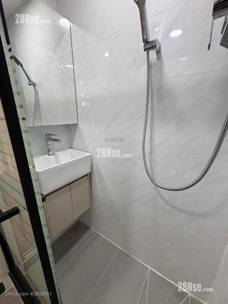 Chong Yip Centre Rental 2 Bedrooms , 1 Bathroom 305 ft²