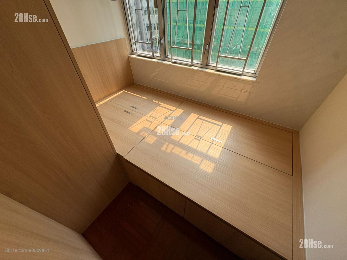 Chong Yip Centre Rental 2 Bedrooms , 1 Bathroom 305 ft²