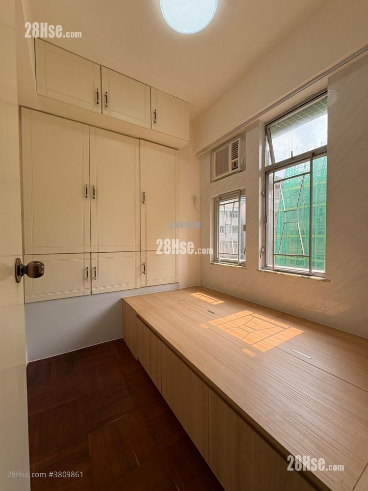 Chong Yip Centre Rental 2 Bedrooms , 1 Bathroom 305 ft²