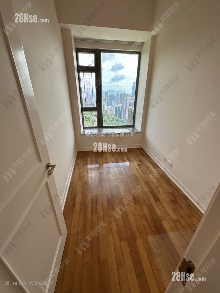 The Cairnhill Sell 3 Bedrooms 966 ft²