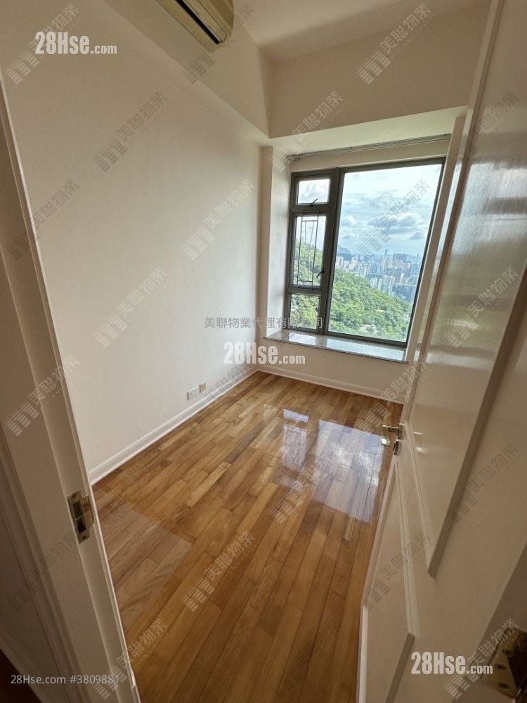 The Cairnhill Sell 3 Bedrooms 966 ft²