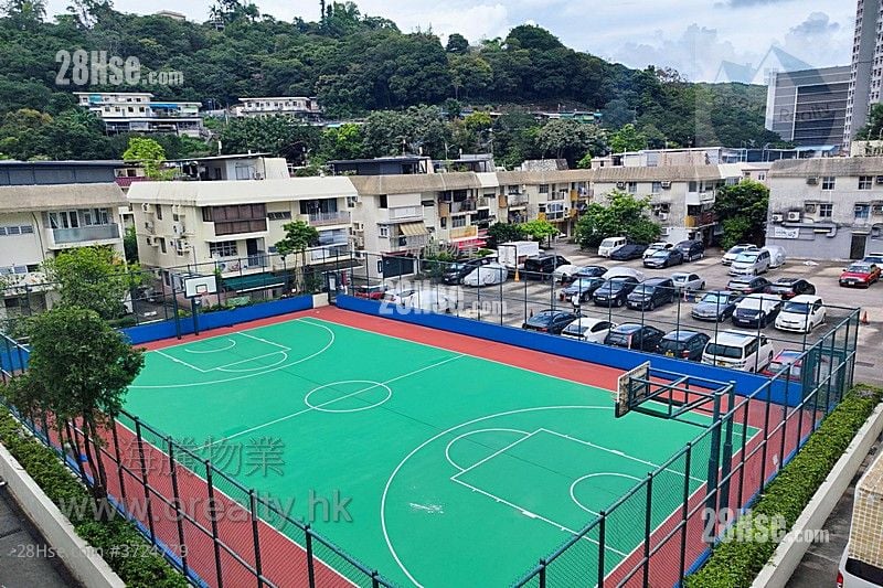 村屋 售盘 4 房 , 1 浴室 700 平方尺