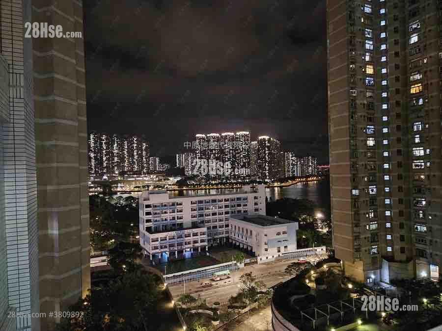 环宇海湾 售盘 3 房 , 2 浴室 713 平方尺