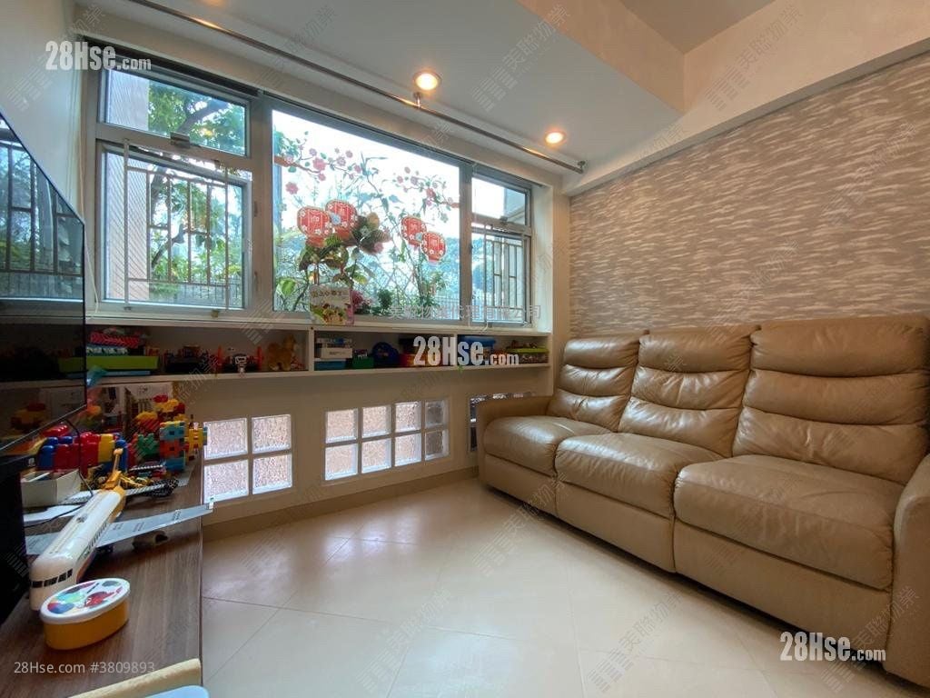 Balwin Court Sell 3 Bedrooms , 2 Bathrooms 815 ft²