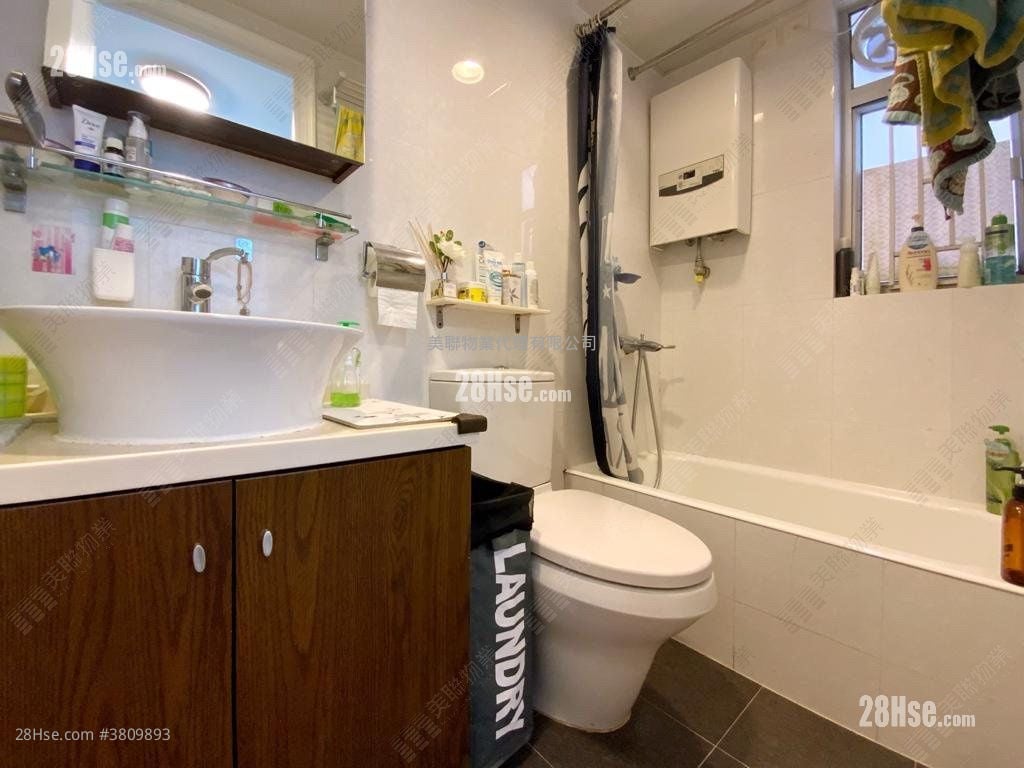 Balwin Court Sell 3 Bedrooms , 2 Bathrooms 815 ft²