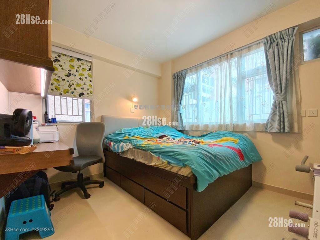 Balwin Court Sell 3 Bedrooms , 2 Bathrooms 815 ft²