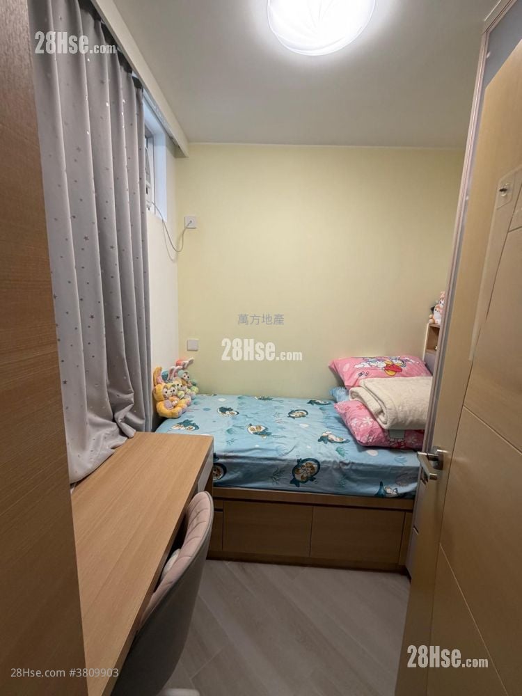 Kam Chun Court Sell 2 Bedrooms , 1 Bathroom 447 ft²