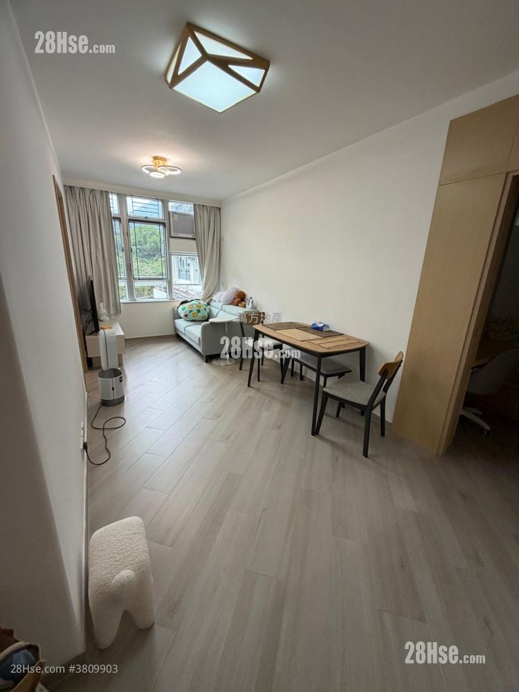 Kam Chun Court Sell 2 Bedrooms , 1 Bathroom 447 ft²