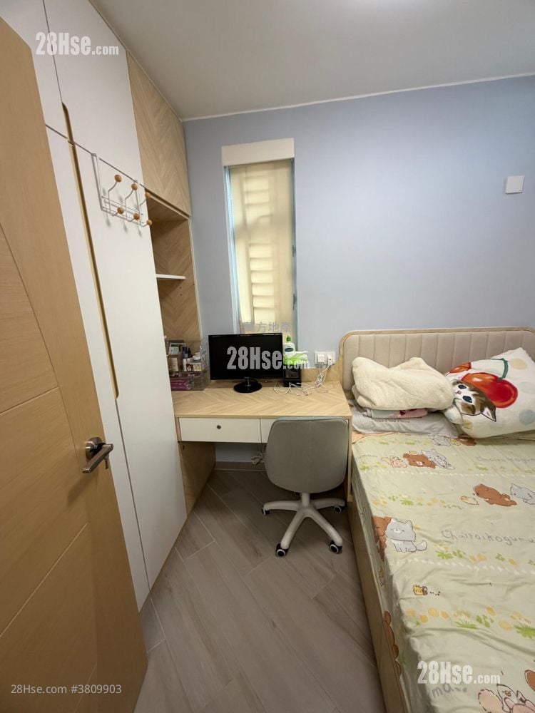 Kam Chun Court Sell 2 Bedrooms , 1 Bathroom 447 ft²