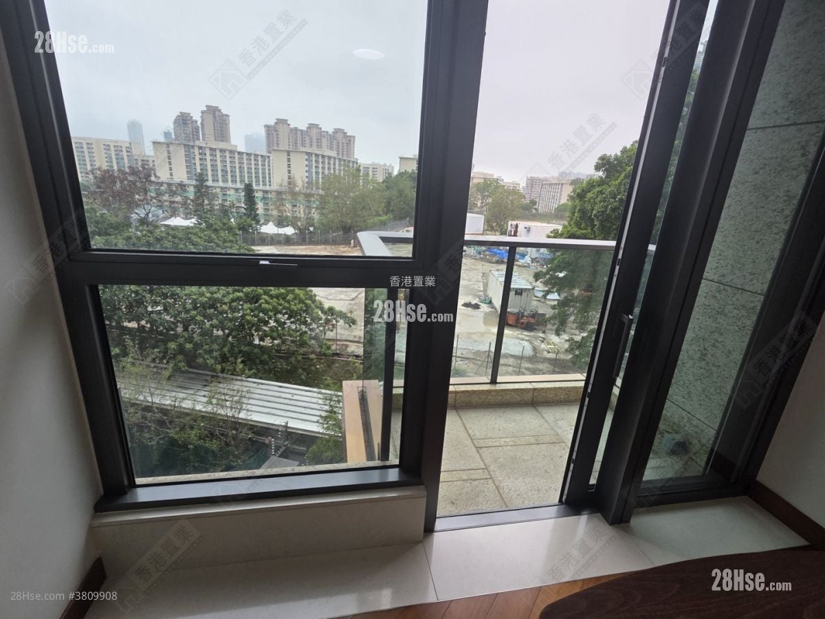 Ultima Rental 902 ft²