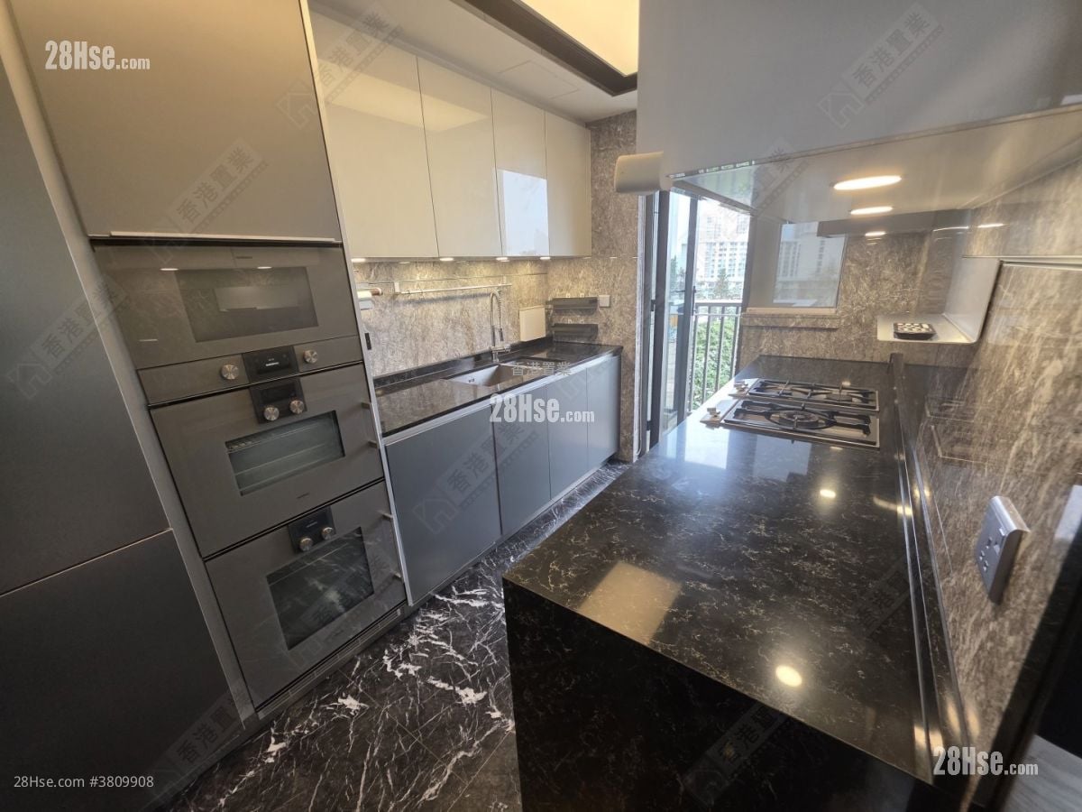 Ultima Rental 902 ft²