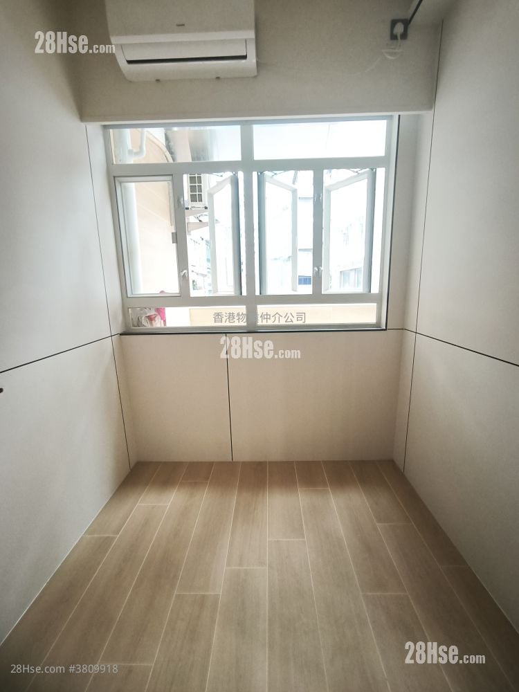 Lockhart Road Rental 3 Bedrooms , 2 Bathrooms 659 ft²