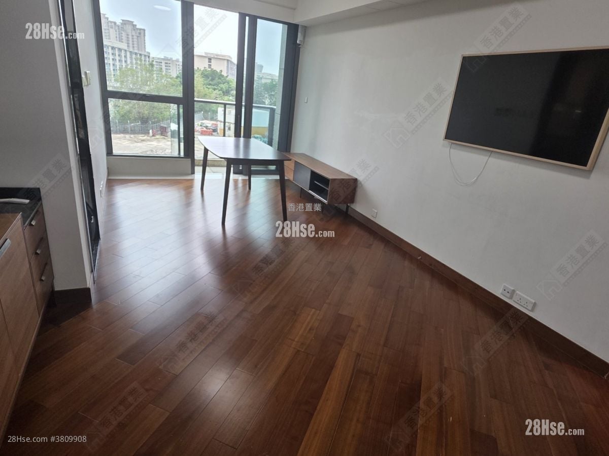 Ultima Rental 902 ft²