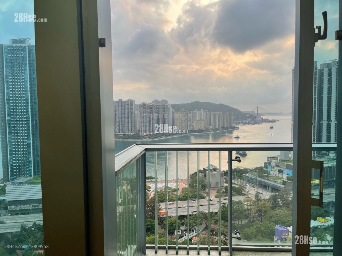 露台: 御凱 售盤 3 房 , 2 浴室 728 平方呎