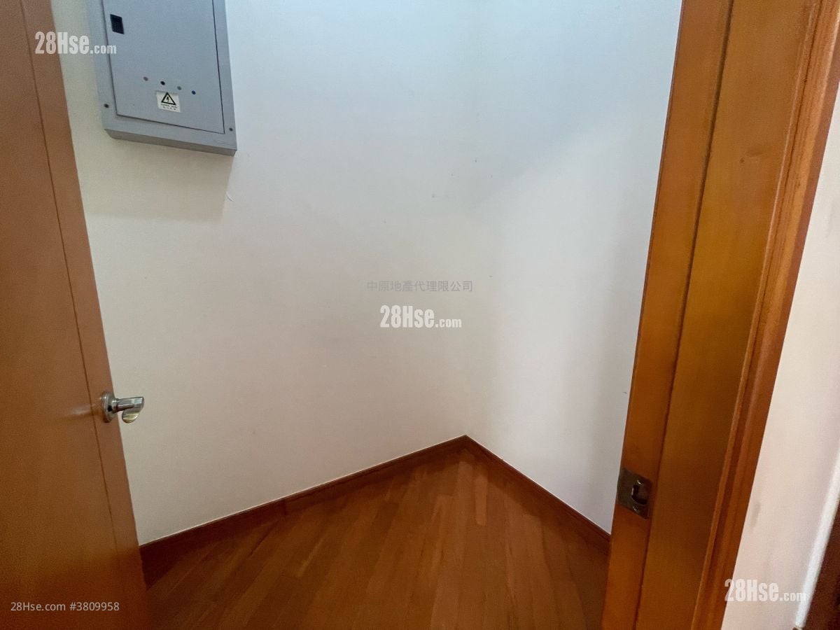 工人房: 御凱 售盤 3 房 , 2 浴室 728 平方呎