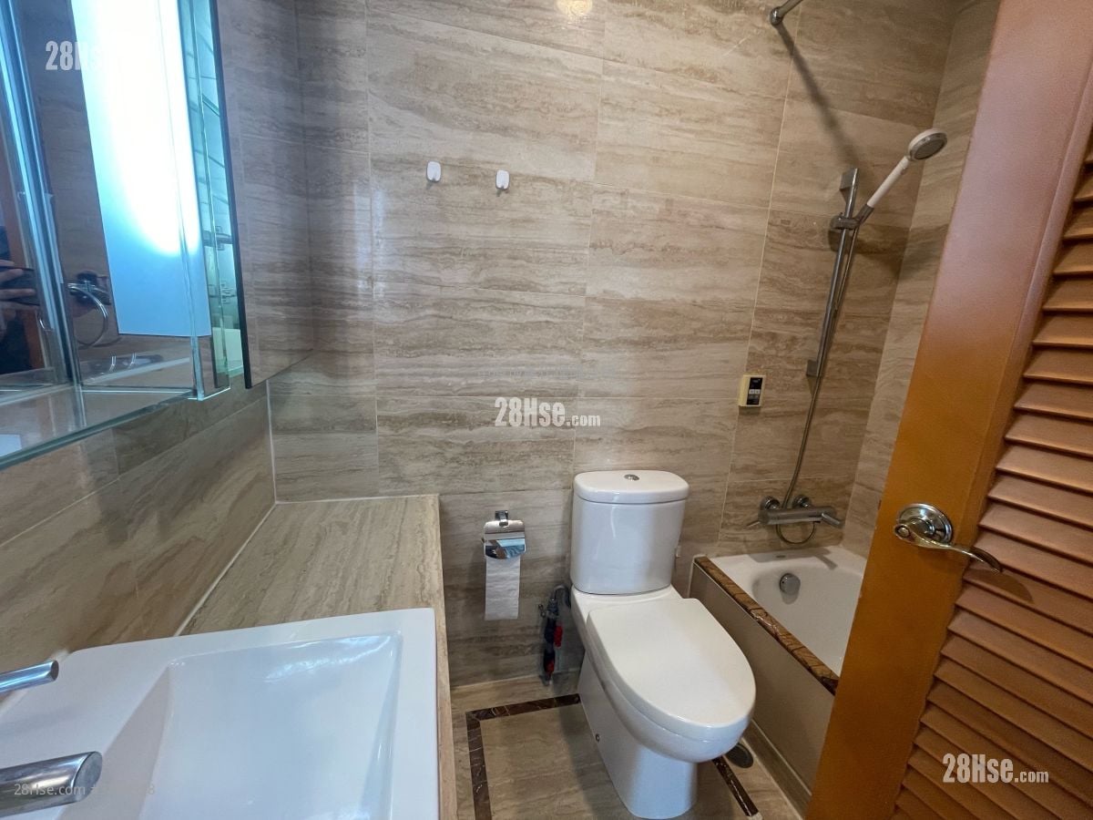 浴室: 御凱 售盤 3 房 , 2 浴室 728 平方呎