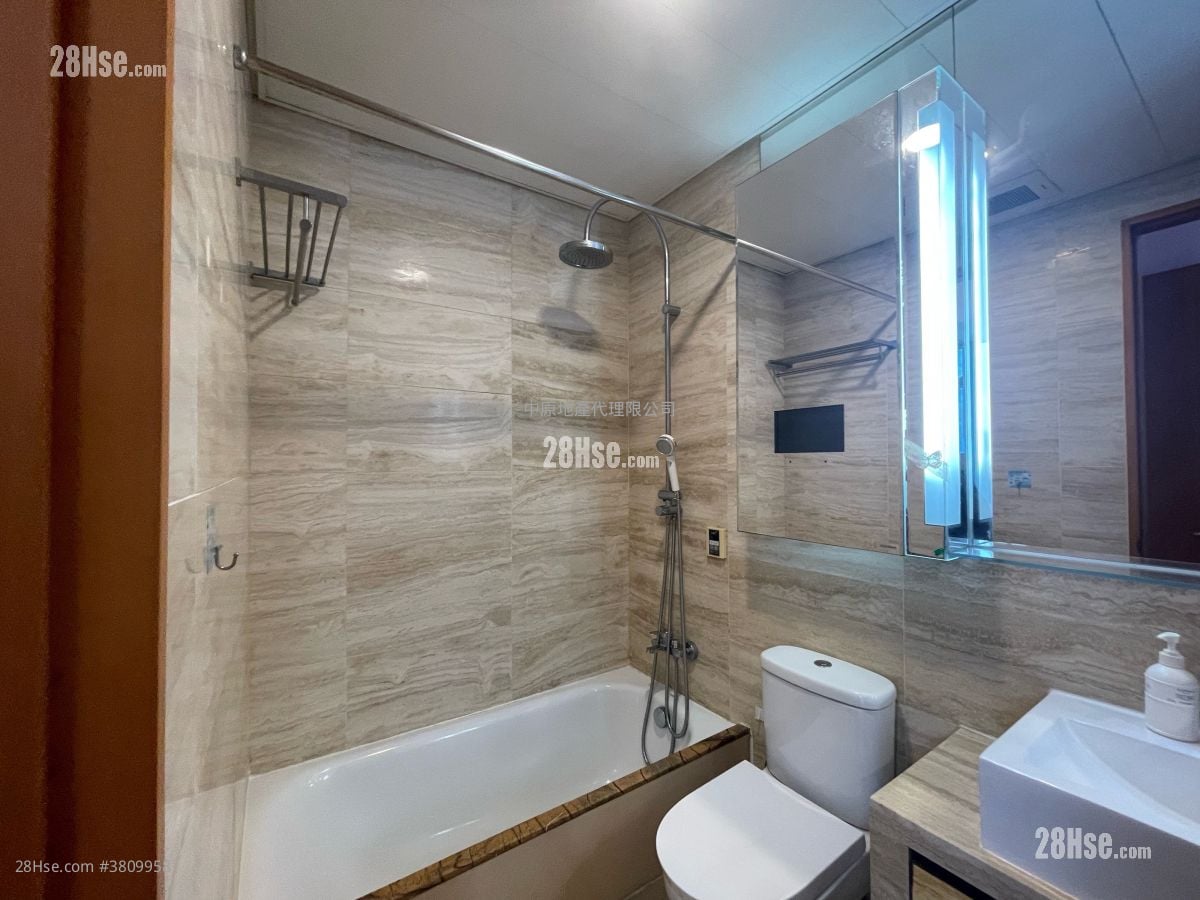 浴室: 御凱 售盤 3 房 , 2 浴室 728 平方呎