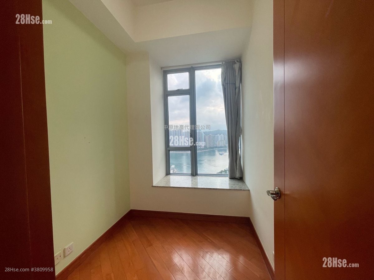 睡房 2: 御凱 售盤 3 房 , 2 浴室 728 平方呎