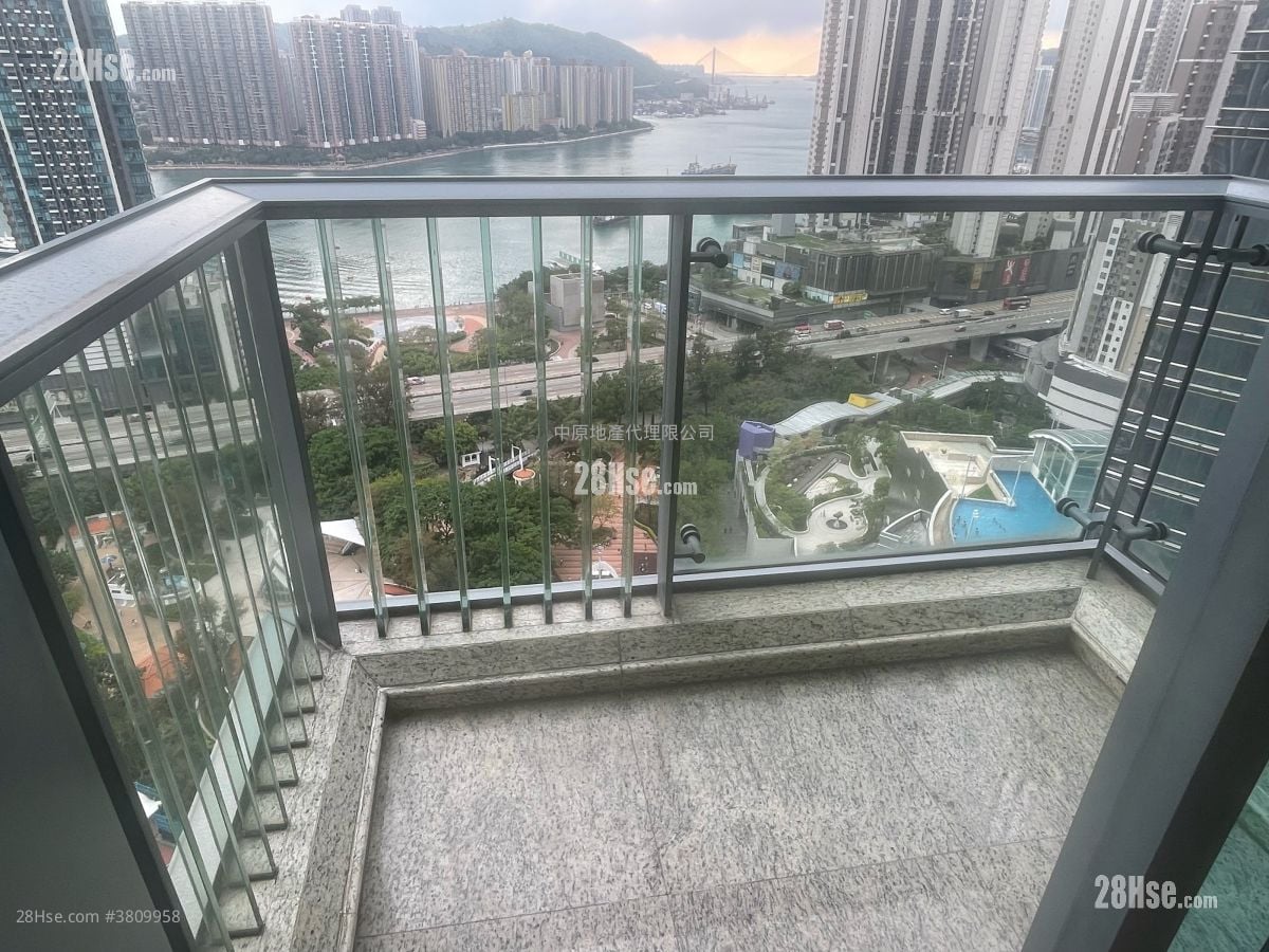 露台: 御凱 售盤 3 房 , 2 浴室 728 平方呎