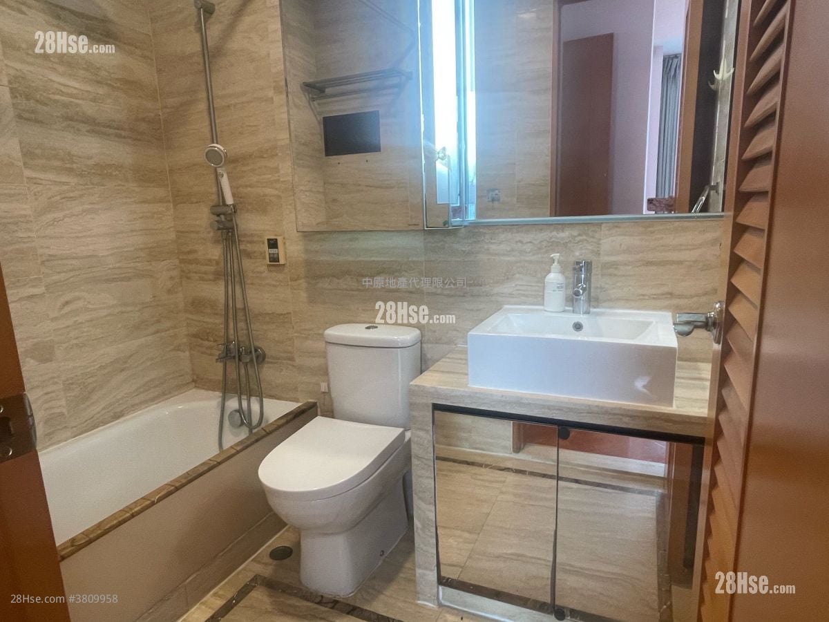 浴室: 御凱 售盤 3 房 , 2 浴室 728 平方呎