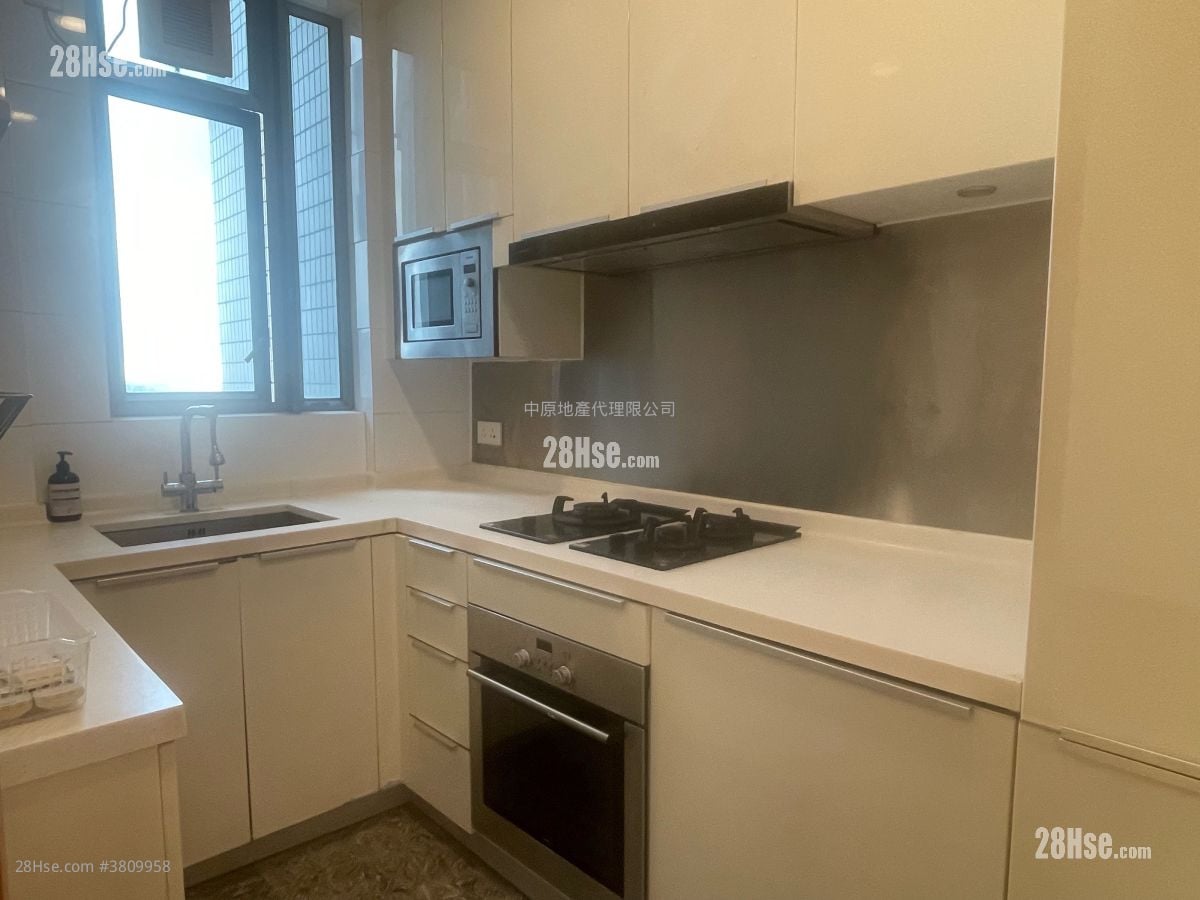 廚房: 御凱 售盤 3 房 , 2 浴室 728 平方呎