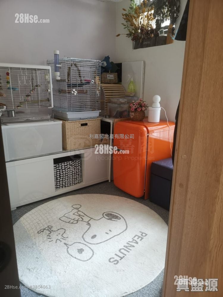 Hoi Lok Court Sell 2 Bedrooms , 1 Bathroom 393 ft²