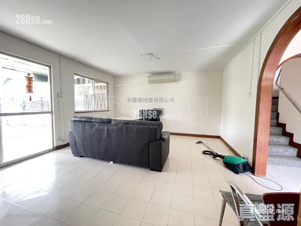 Fairview Park Sell 4 Bedrooms , 3 Bathrooms 1,100 ft²