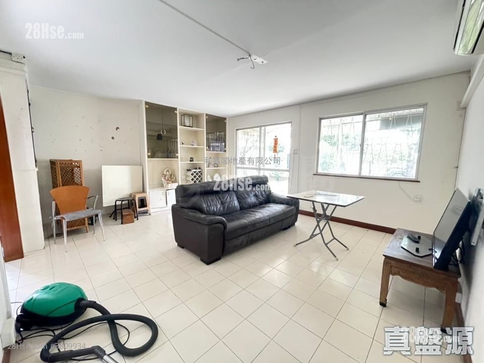 Fairview Park Sell 4 Bedrooms , 3 Bathrooms 1,100 ft²