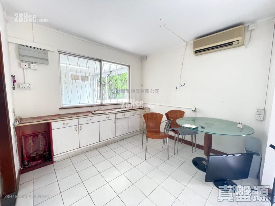 Fairview Park Sell 4 Bedrooms , 3 Bathrooms 1,100 ft²