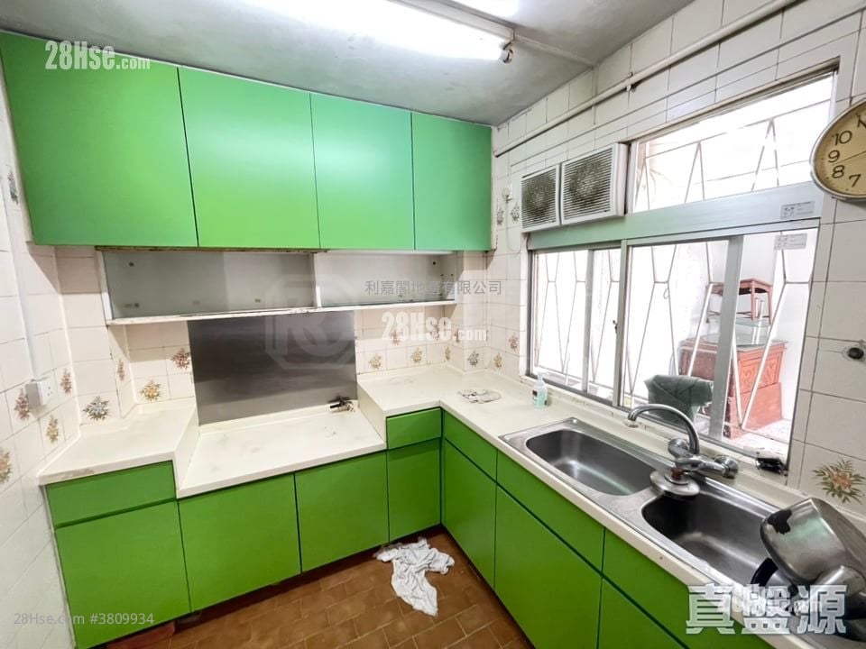 Fairview Park Sell 4 Bedrooms , 3 Bathrooms 1,100 ft²